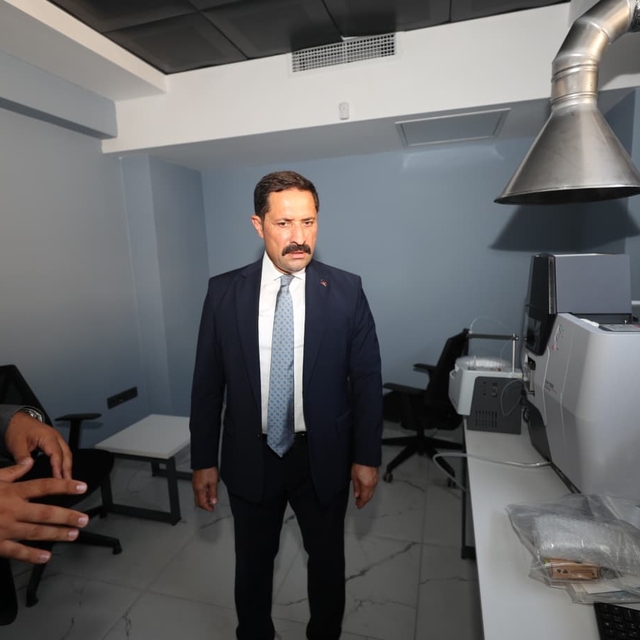 Hatay Valisi Masatlı, hizmete giren Zeytincilik Araştırma Enstitüsünü incel...