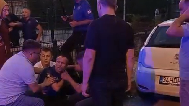 Polis memuru, kavgayı ayırmak isterken yaralandı