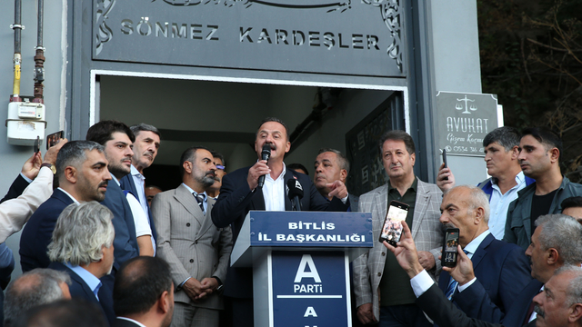 Anahtar Parti Genel Başkanı Ağıralioğlu, Bitlis'te partisinin İl Başkanlığı binasının açılışını yaptı