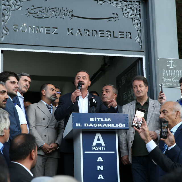 Anahtar Parti Genel Başkanı Ağıralioğlu, Bitlis'te partisinin İl Başkanlığı...