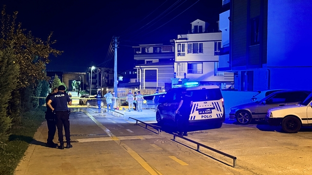 Kocaeli'de kız arkadaşı ve kardeşini tabancayla öldüren kişi intihar etti