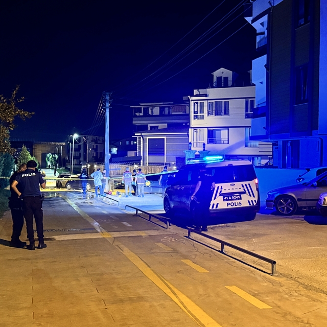 Kocaeli'de kız arkadaşı ve kardeşini tabancayla öldüren kişi intihar etti