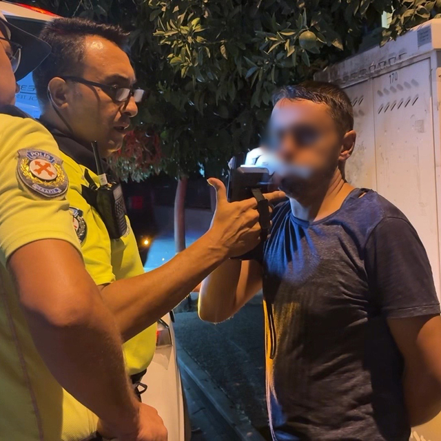 Alkollü ve ehliyetsiz sürücünün kullandığı otomobil, 3 araca çarptı