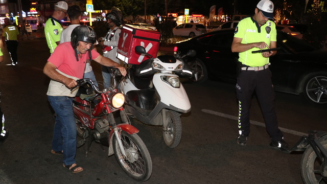 Adana'da motosiklet sürücüleri denetlendi