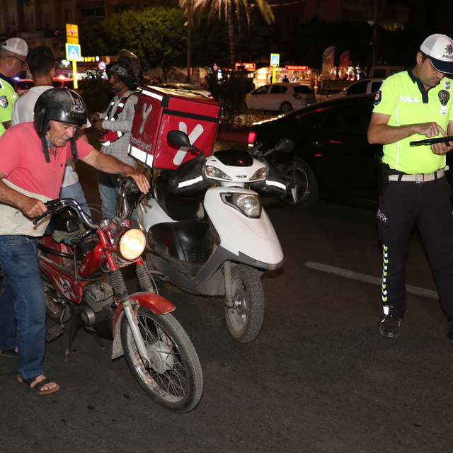 Adana'da motosiklet sürücüleri denetlendi