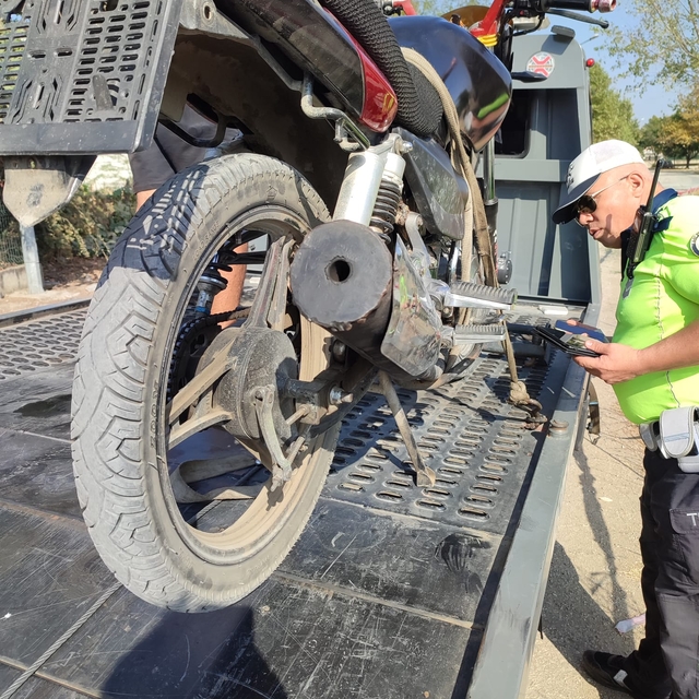 Edirne'de "dur" ihtarına uymayan ehliyetsiz sürücü kovalamaca sonucu yakala...