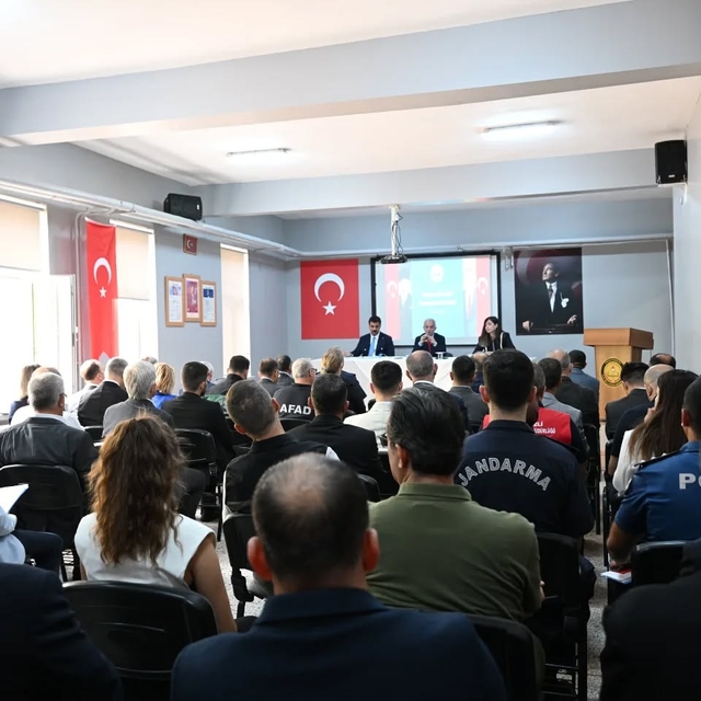 Kırklareli Valisi Turan, Pehlivanköy'de muhtarlarla bir araya geldi