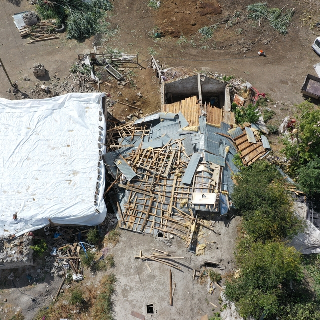 Ağrı'da hortum ve fırtınadan hasar gören köy dronla görüntülendi