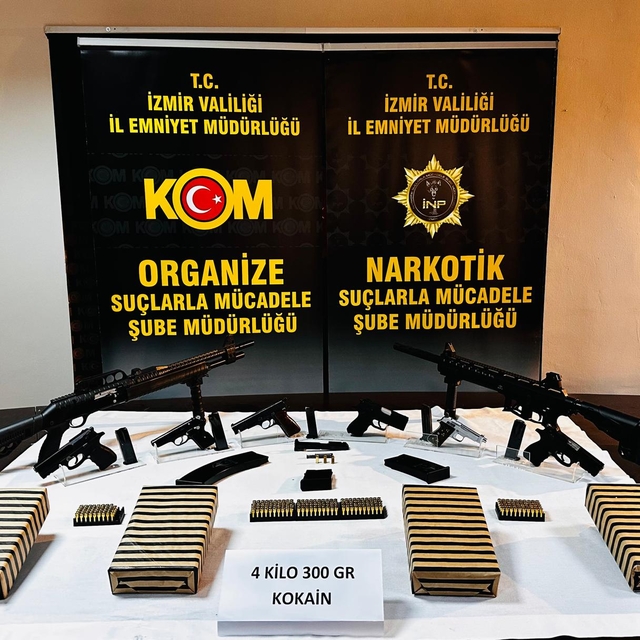 İzmir'de uyuşturucu ve silah kaçakçılığı operasyonunda 7 zanlı tutuklandı