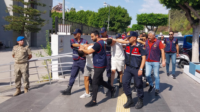 3 kişinin yaralandığı silahlı saldırının şüphelileri yurt dışına kaçma hazırlığındayken yakalandı