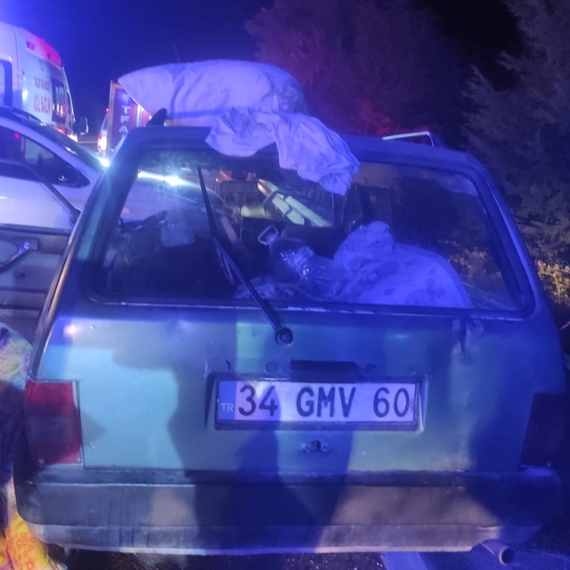 Karabük'te otomobiller çarpıştı: 2'si çocuk, 6 yaralı