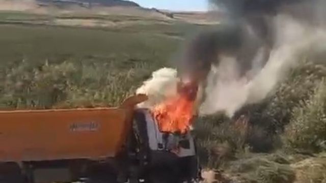 Yanan kamyonun şoförü hayatını kaybetti