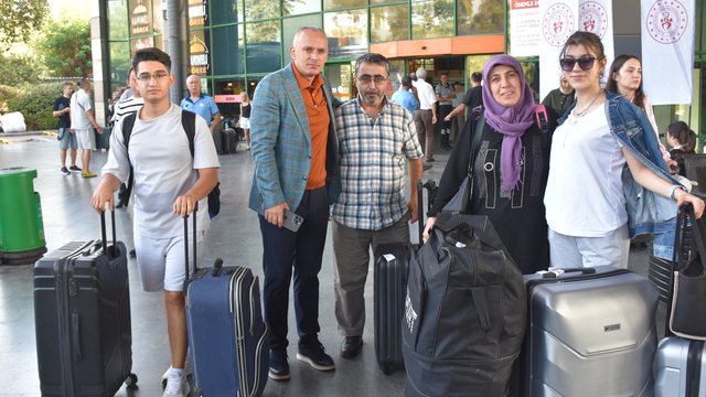 Antalya'da kente gelen üniversite öğrencileri Gençlik ve Spor İl Müdürlüğünce karşılandı