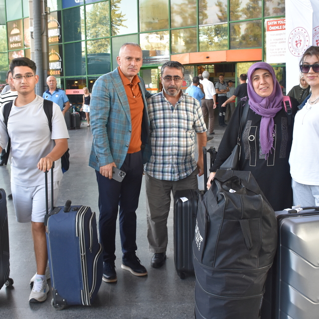 Antalya'da kente gelen üniversite öğrencileri Gençlik ve Spor İl Müdürlüğün...
