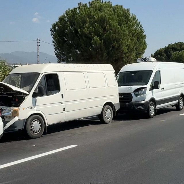 4 aracın karıştığı kazada anne ve 3 aylık bebeği yaralandı