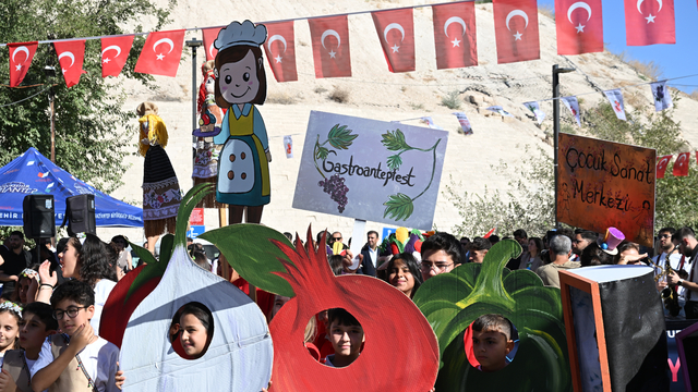 GastroAntep Kültür Yolu Festivali kortej yürüyüşüyle başladı