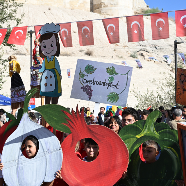 GastroAntep Kültür Yolu Festivali kortej yürüyüşüyle başladı