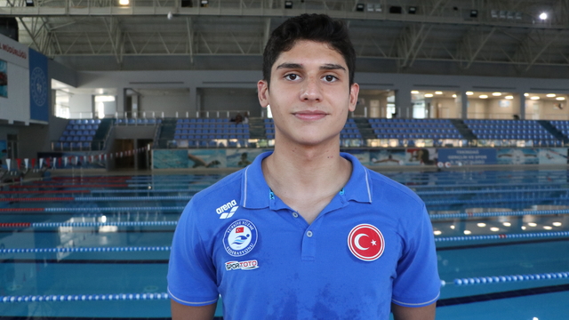 Genç milli yüzücü Emre Onuş'un hedefi Avrupa'da kürsü