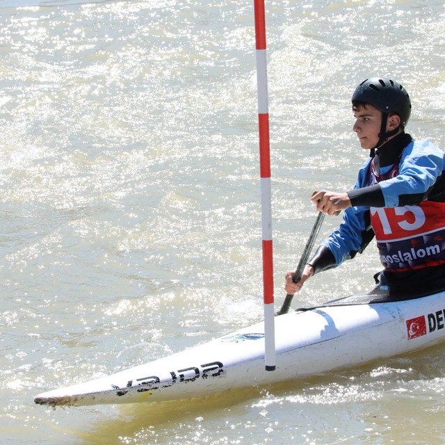 Akarsu Kano Slalom Türkiye Kupası yarışları, Erzincan'da başladı