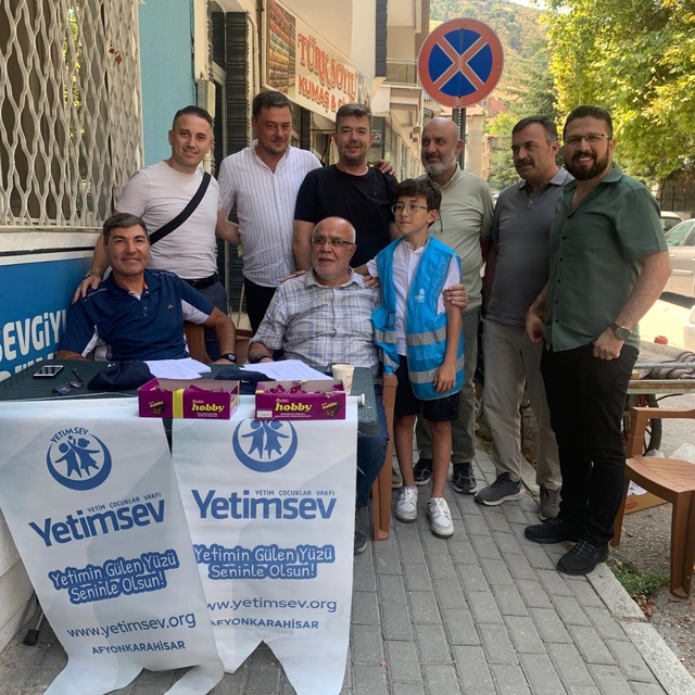 Afyonkarahisar'da YetimSev Vakfı, 300 öğrenciye kırtasiye yardımı yaptı