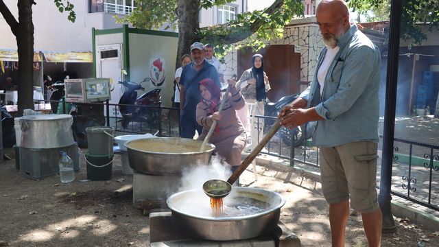 Kırklareli'nde odun ateşinde pişirilen yöresel lezzetler tanıtıldı