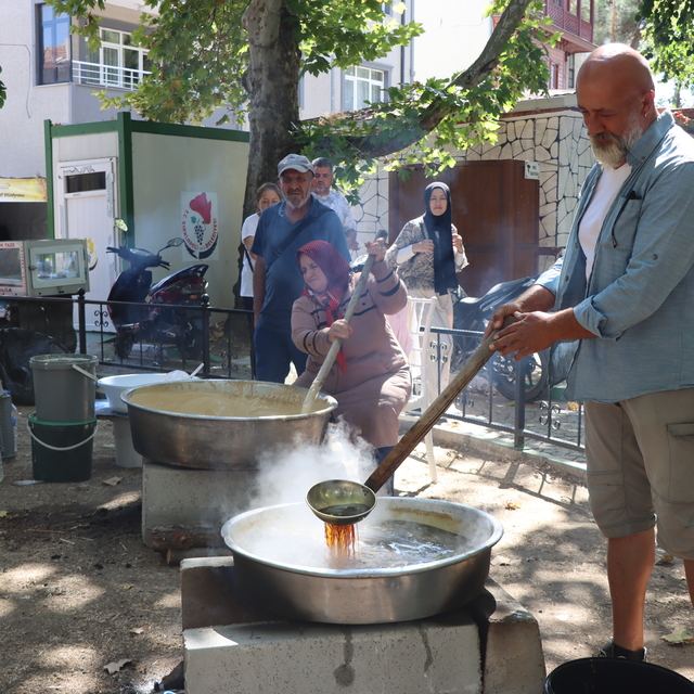 Kırklareli'nde odun ateşinde pişirilen yöresel lezzetler tanıtıldı