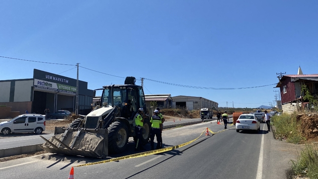 Kahramanmaraş'ta iş makinesinin çarptığı kardeşlerden biri öldü, diğeri yaralandı