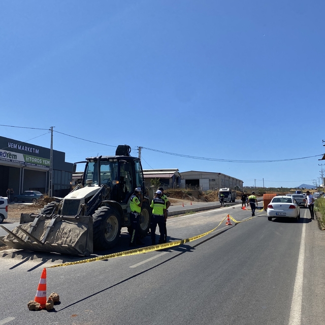Kahramanmaraş'ta iş makinesinin çarptığı kardeşlerden biri öldü, diğeri yar...