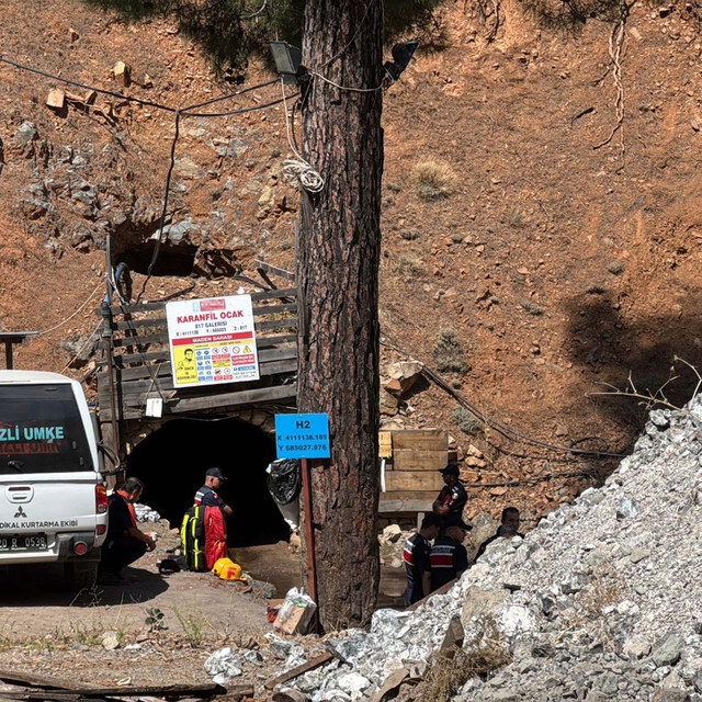 Krom madeninde mahsur kalan 2 işçiyi kurtarma çalışmaları sürüyor