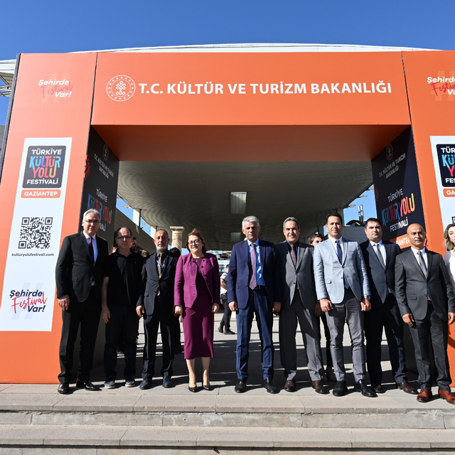 Bakan Yardımcısı Alpaslan GastroAntep Kültür Yolu Festivali sergilerini ziy...