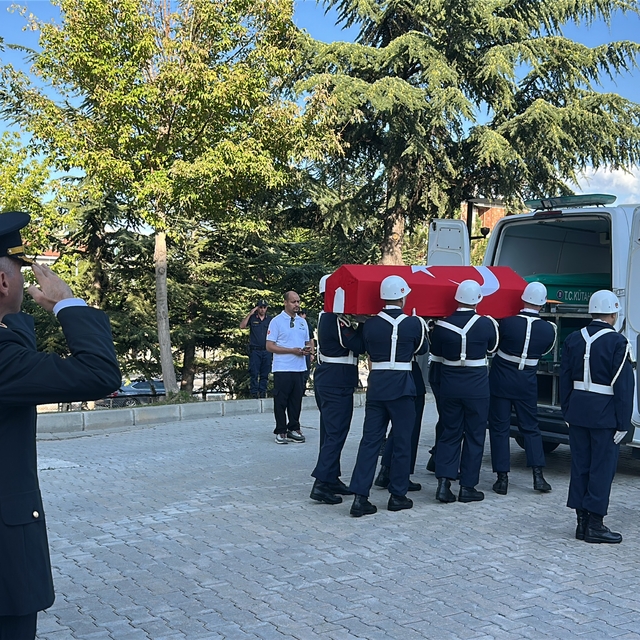 Uygulama noktasında otomobilin çarptığı uzman çavuş şehit oldu (2)