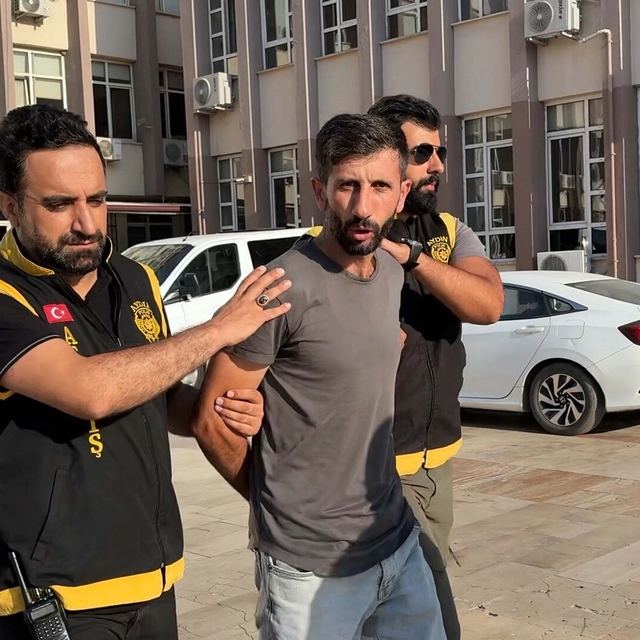 Firari hırsızlık hükümlüsünü müşteri görünümündeki polisler yakaladı