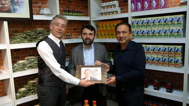 Safranbolulu "Derman Ali Baba"nın Cumhurbaşkanı Erdoğan'a yazdığı şiir milletvekillerine teslim edildi