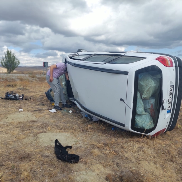 Orta'da şarampole devrilen otomobilin sürücüsü yaralandı
