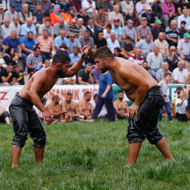 Çorum'da düzenlenen Yağlı Pehlivan Güreşleri'nde başpehlivanlığı Erkan Taş...