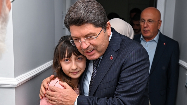 Adalet Bakanı Tunç'tan Şehit Astsubay Deniz Göçkün'ün ailesini ziyaretine ilişkin paylaşım