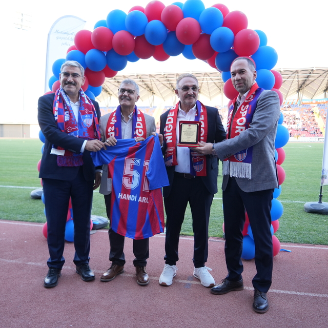 Niğde 5 Şubat Şehir Stadı açıldı