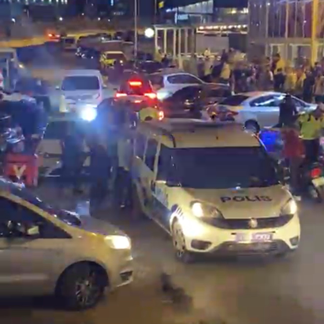 Polise mukavemet kamerada; 3 tutuklama