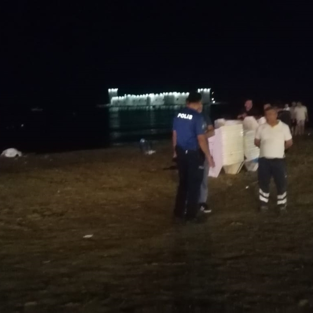 Gece denize girip, boğuldu