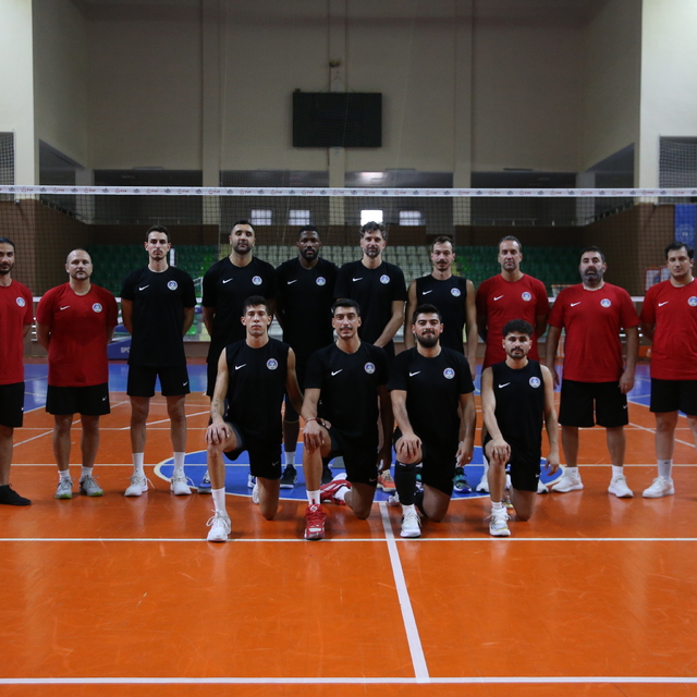 Efeler Ligi ekibi Akkuş Belediyespor bu sezon çifte hedef için mücadele ede...