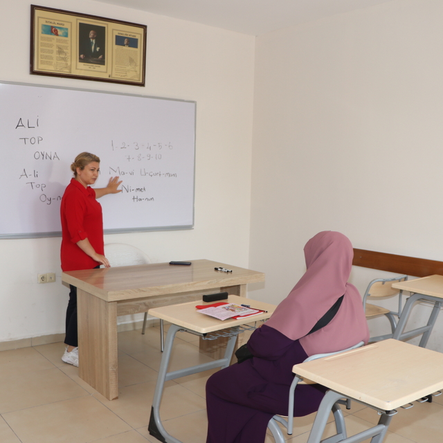 Okuma yazma bilmediği yıllarda sürekli kaybolan Nimet nine artık rahatça ge...