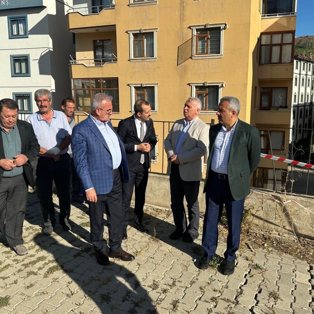 İçişleri Bakan Yardımcısı Karaloğlu Erzurum'da heyelan meydana gelen mahall...