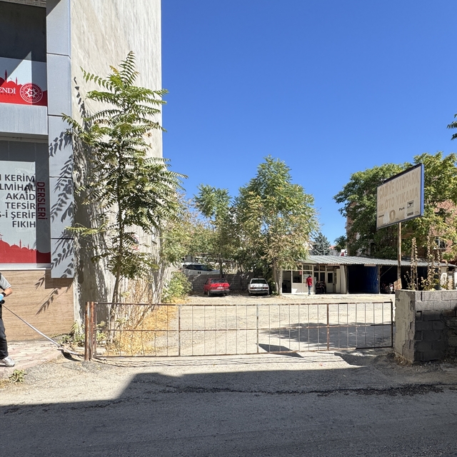 Elazığ'da otoparka pompalı tüfekle ateş edilmesi sonucu 1 kişi yaralandı