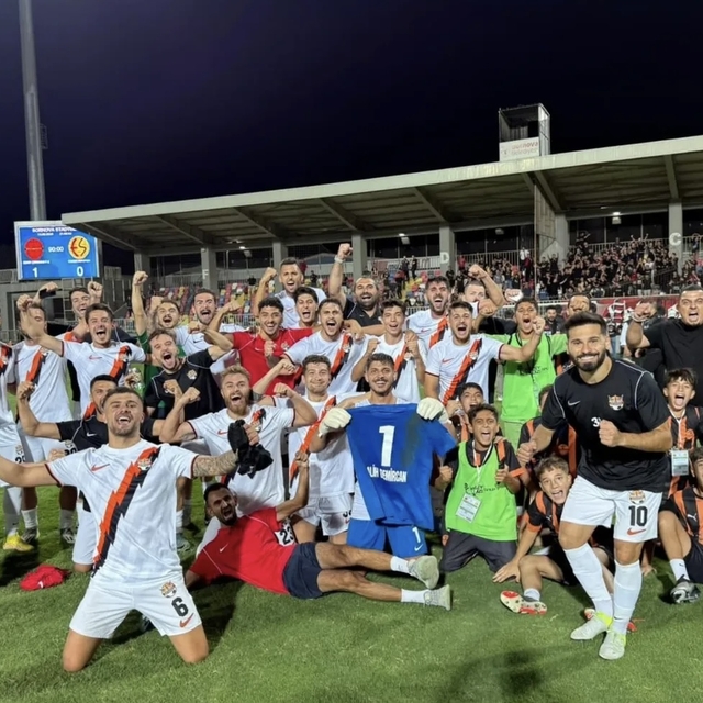 İzmir Çoruhlu FK evinde güldü