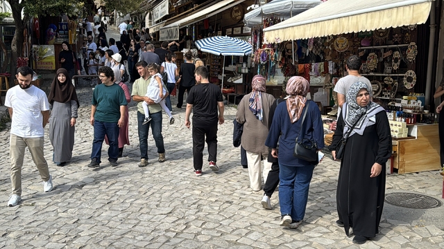 Tarihi ilçe Safranbolu'da hafta sonu yoğunluğu
