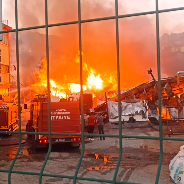 Silah fabrikasının deposunda çıkan yangın söndürüldü