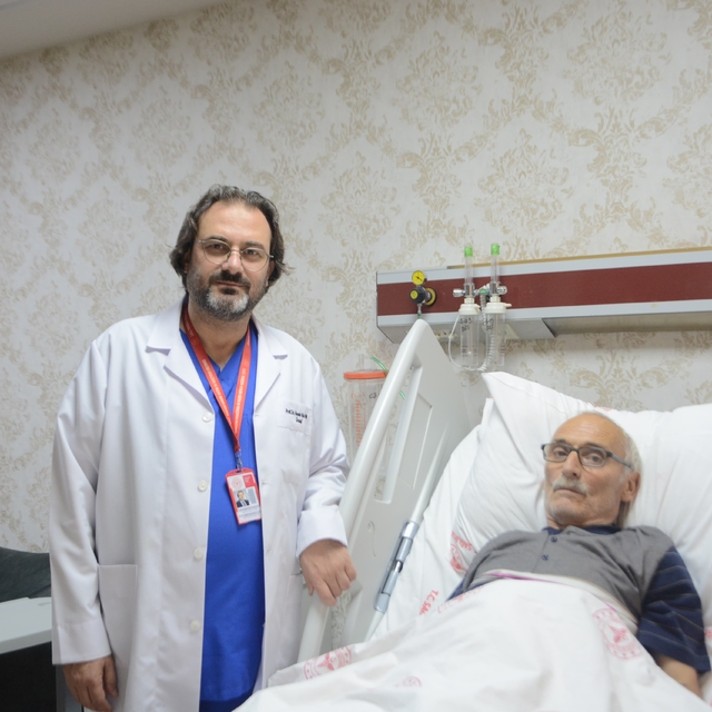 Trabzon'da mesanesinde tümör tespit edilen hasta ameliyatla sağlığına kavuş...