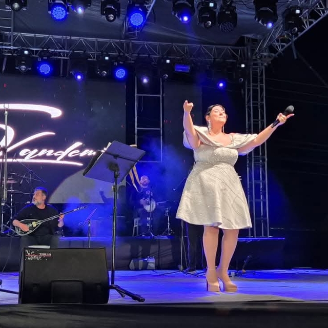 Tuğçe Kandemir İpsala'da konser verdi