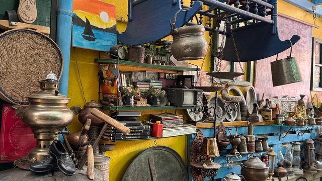 Müzeyi andıran çay ocağına gelenler, geçmişe yolculuk yapıyor