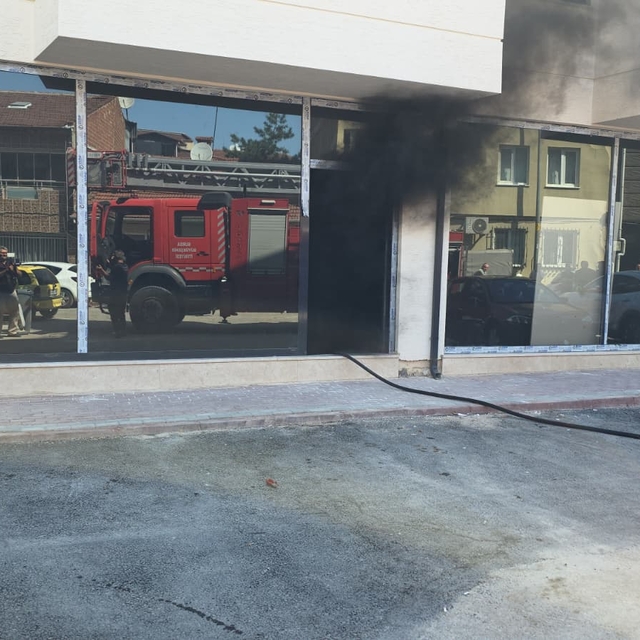 İnegöl'de iş yerinin deposunda çıkan yangın söndürüldü